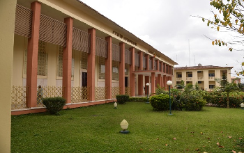 Jardin et salle d'audience de la cour suprême