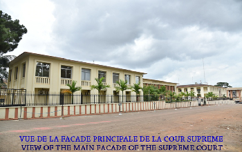 Façade principale de la cour suprême